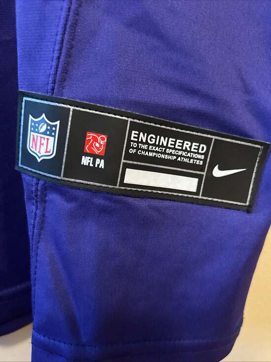 Nike - Picture 4 of 12